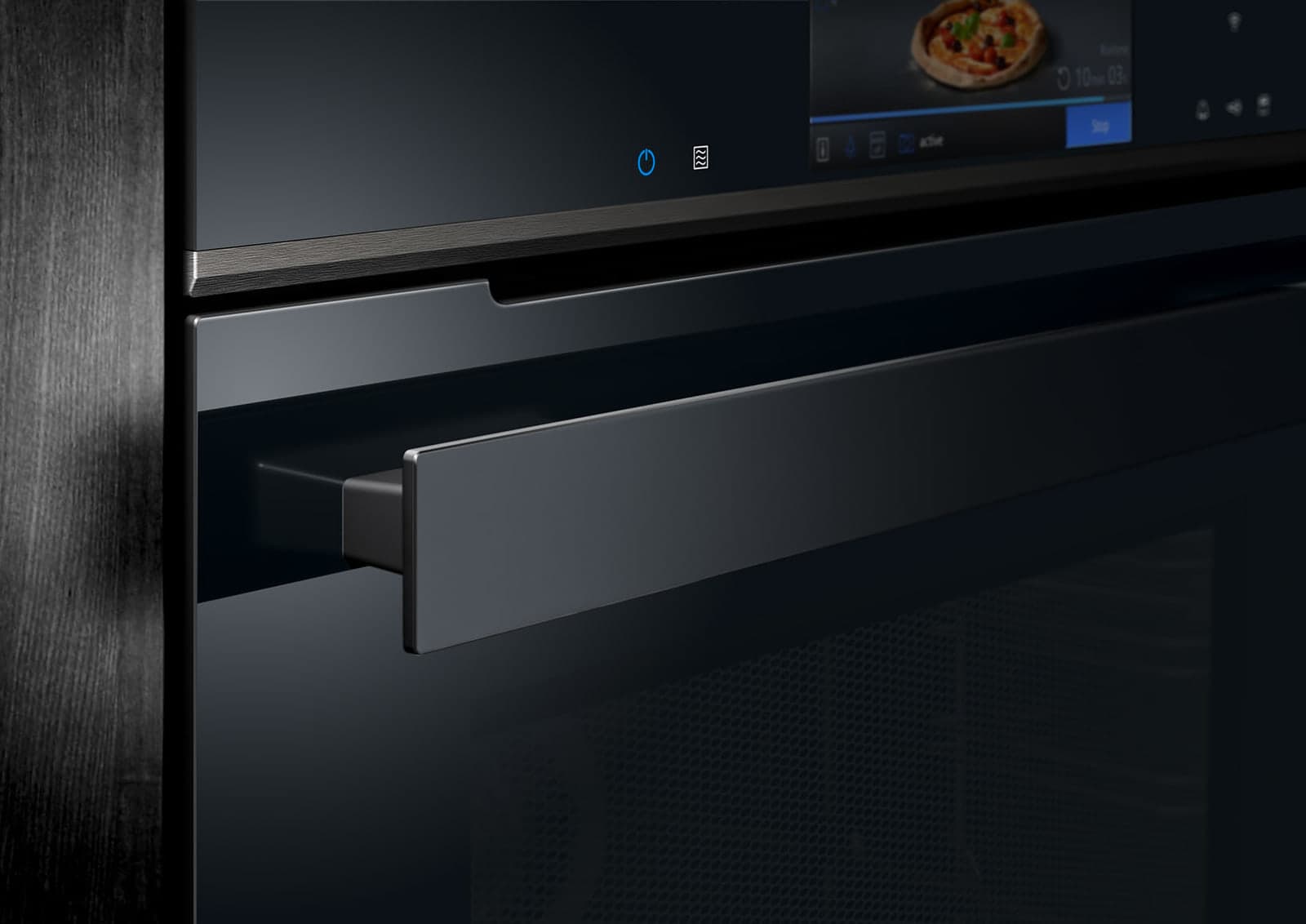 Siemens-Backofen im Detail: Griffleiste und Display mit Gerichte-Anzeige