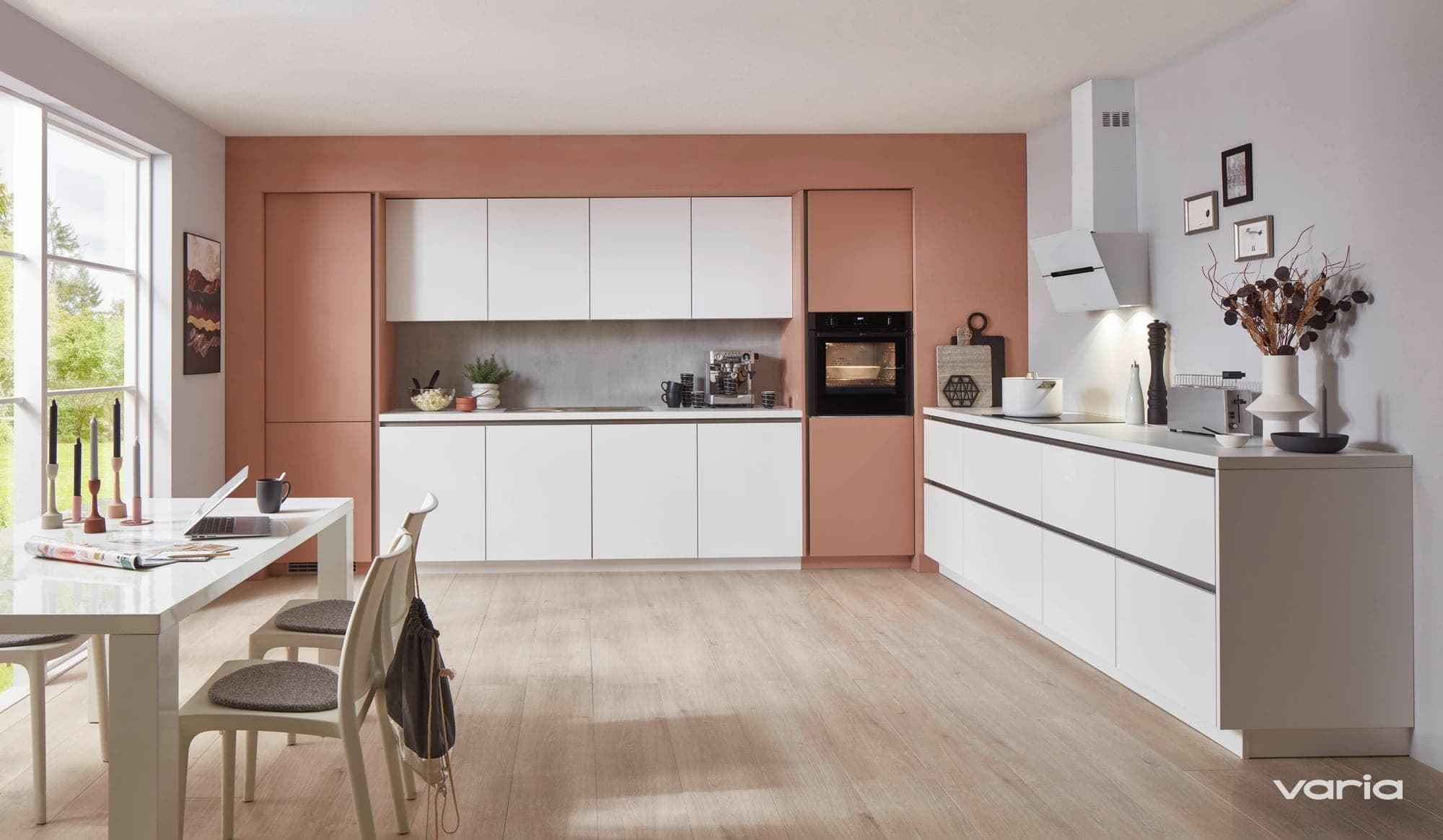 L-Küche, Zwei Frontfarben, Miele Active-Serie. Purion Modell Chemnitz